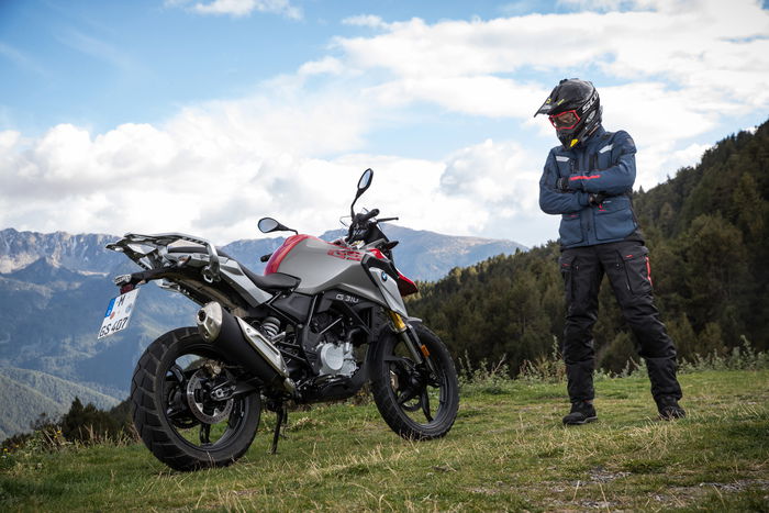 La G310GS con cui il Perfetto ha girato la Catalogna e raggiunto Andorra, sui Pirenei