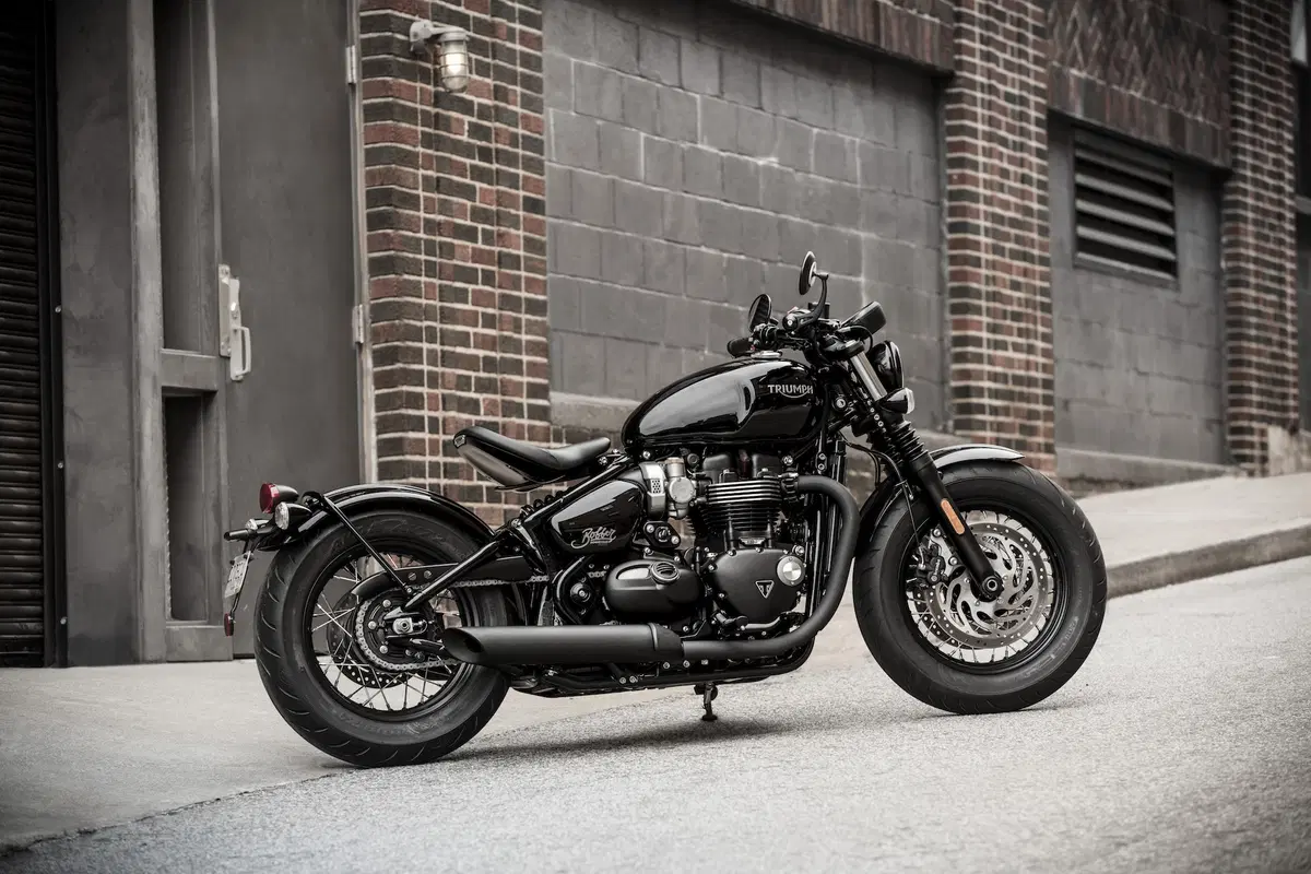 Triumph Bonneville Bobber Black 1200 Bonneville Bobber Black 1200 (2018 - 20) (3)