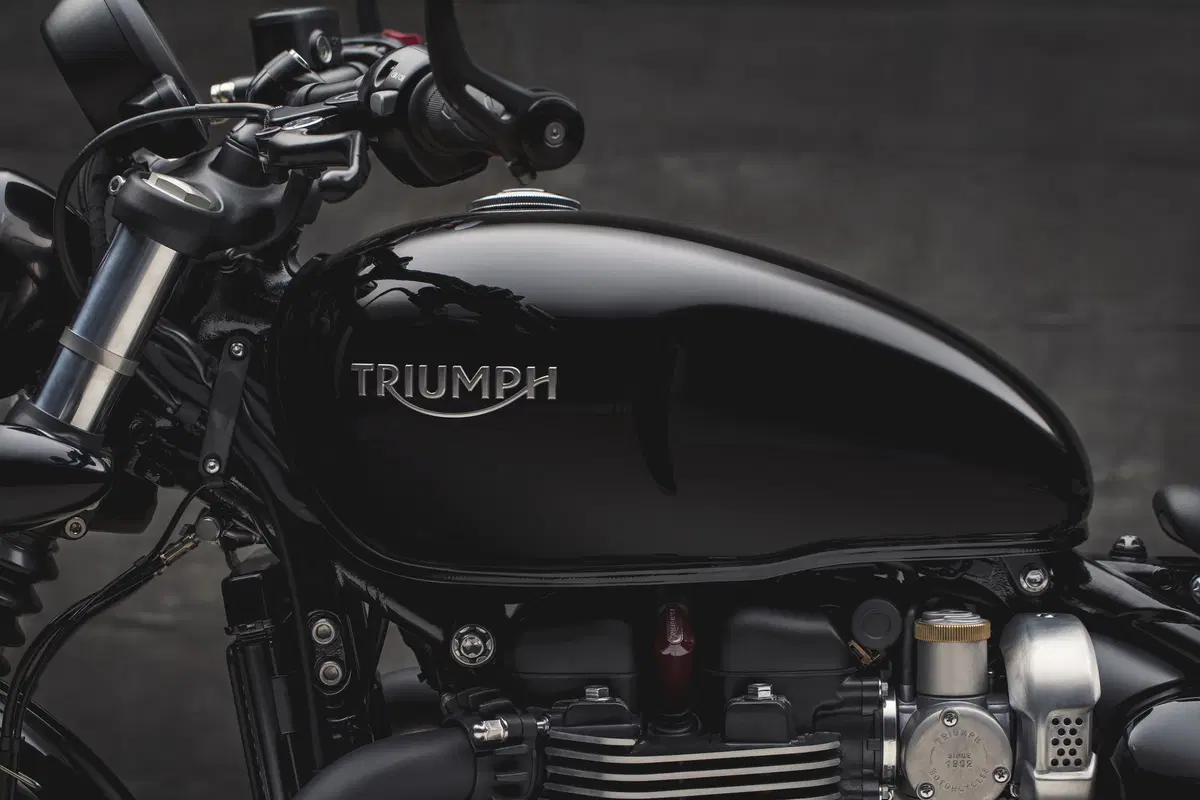 Triumph Bonneville Bobber Black 1200 Bonneville Bobber Black 1200 (2018 - 20) (4)