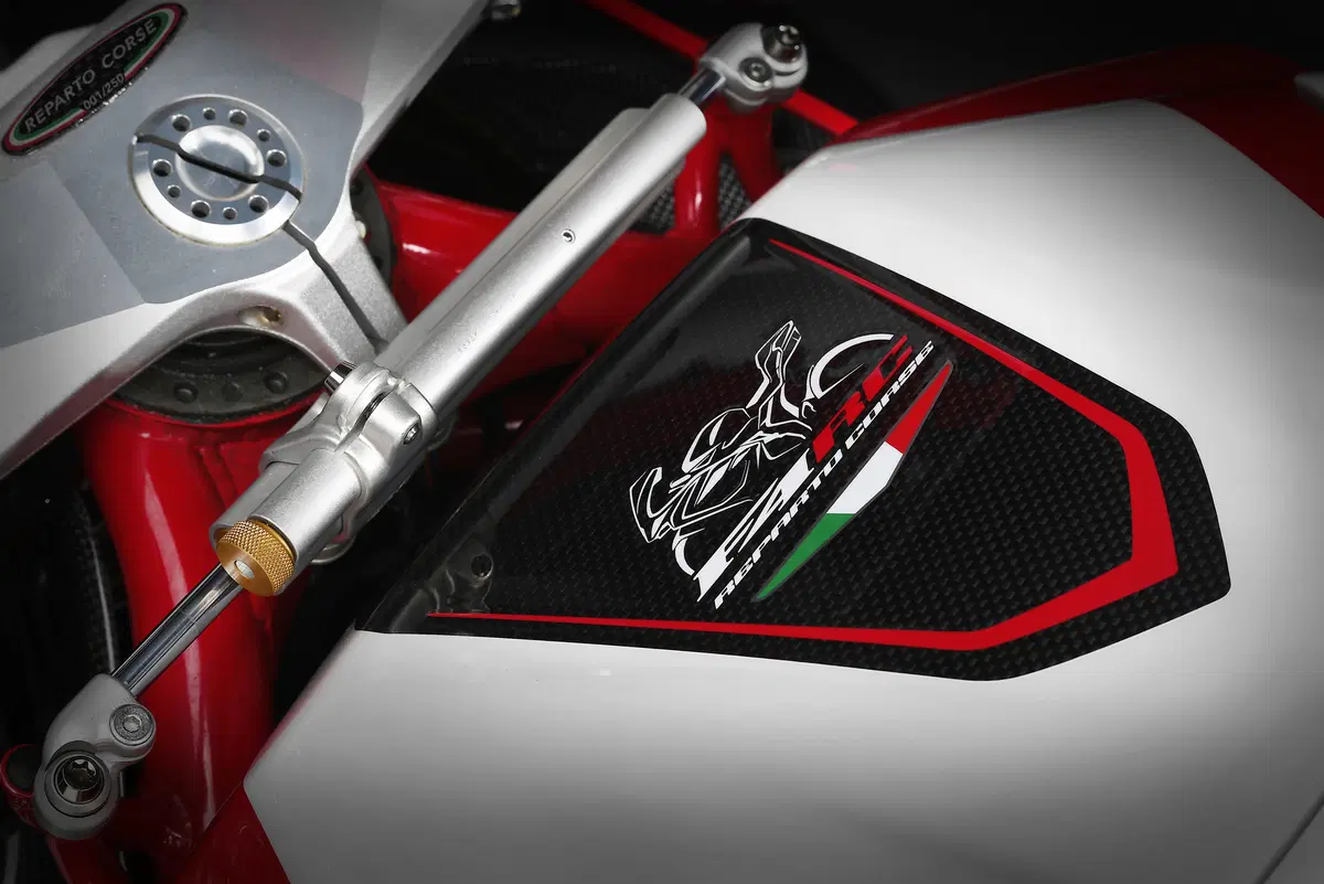 MV Agusta F4 RC 2018, la replica SBK da 212 cv  (18)