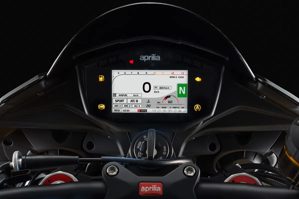 Aprilia Tuono 1100RR. Supersportiva nuda (2)