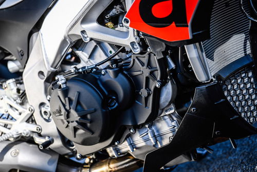 Lo spettacolare V4 dell'Aprilia Tuono 1100