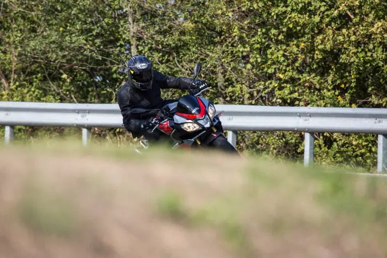 Un test dell'Aprilia Tuono V4: &egrave; sempre un piacere