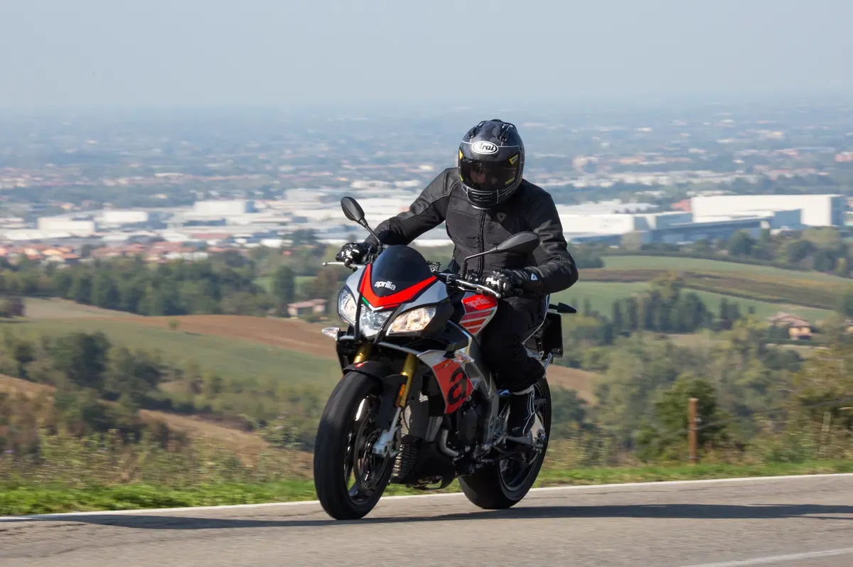 Aprilia Tuono 1100RR. Supersportiva nuda