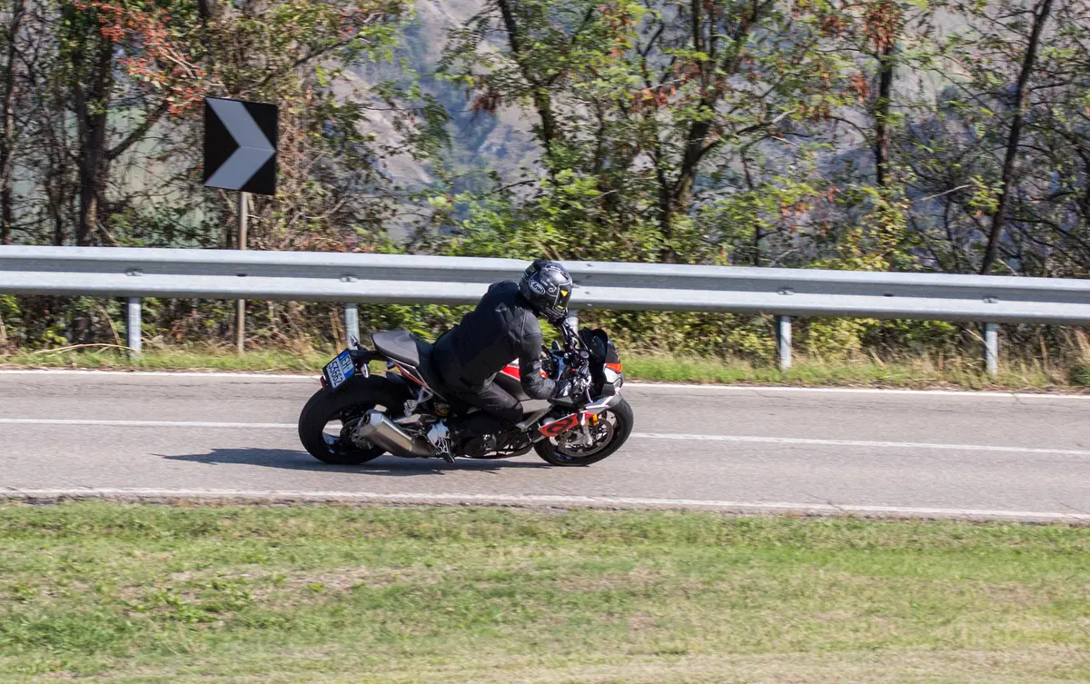Aprilia Tuono 1100RR. Supersportiva nuda (2)
