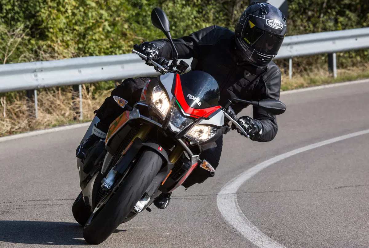 Aprilia Tuono 1100RR. Supersportiva nuda (3)