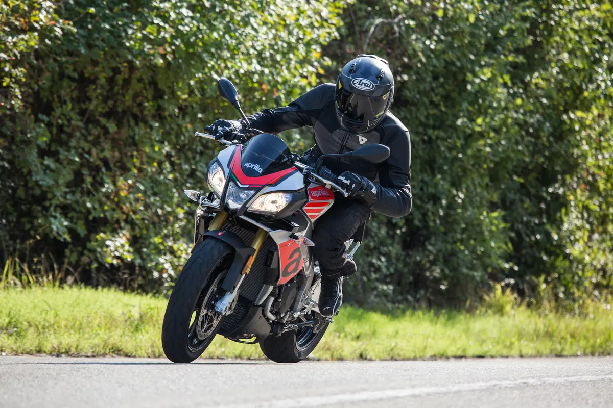 Aprilia Tuono 1100RR. Supersportiva nuda (4)
