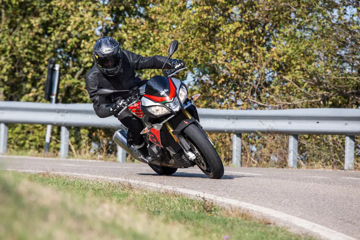 Aprilia Tuono 1100RR. Supersportiva nuda (8)