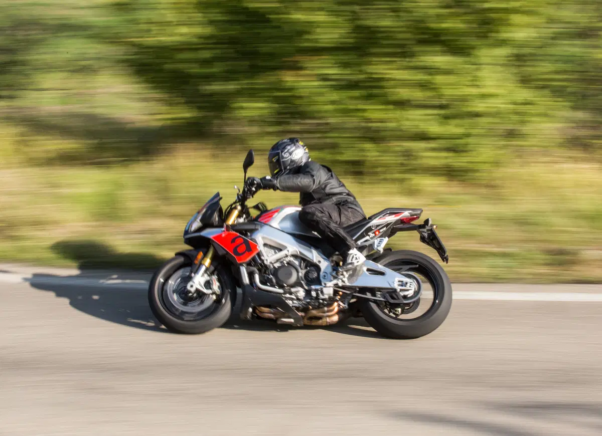 Aprilia Tuono 1100RR. Supersportiva nuda (11)