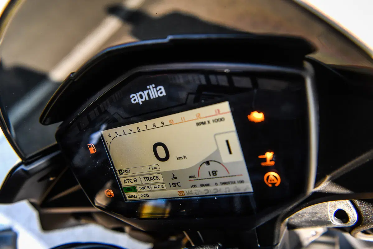 Aprilia Tuono 1100RR. Supersportiva nuda (18)