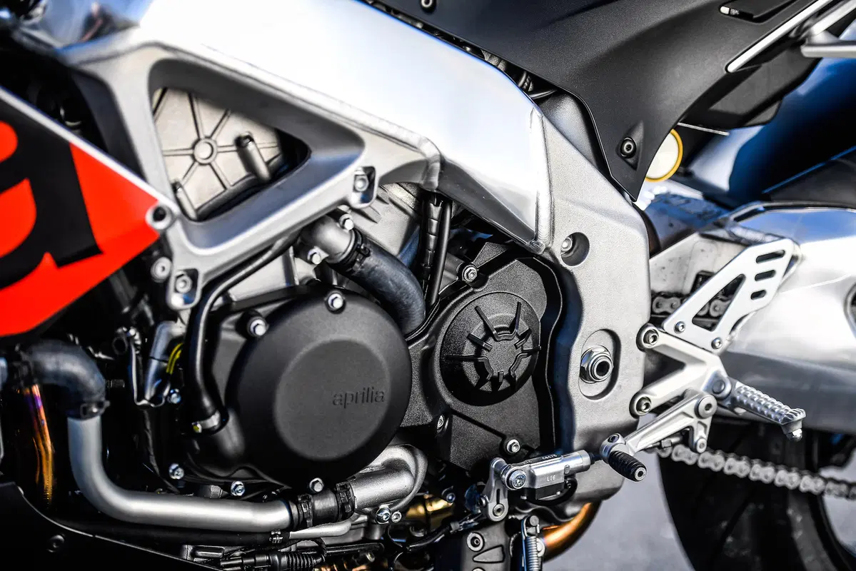 Aprilia Tuono 1100RR. Supersportiva nuda (20)