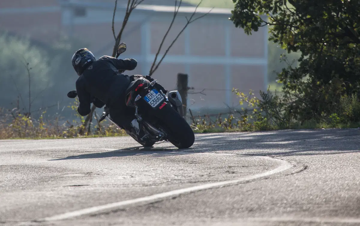 Aprilia Tuono 1100RR. Supersportiva nuda (9)