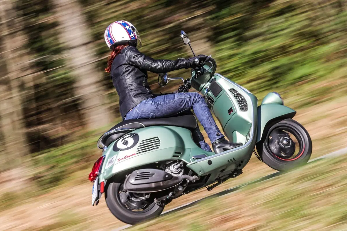 Vespa Sei Giorni (2)