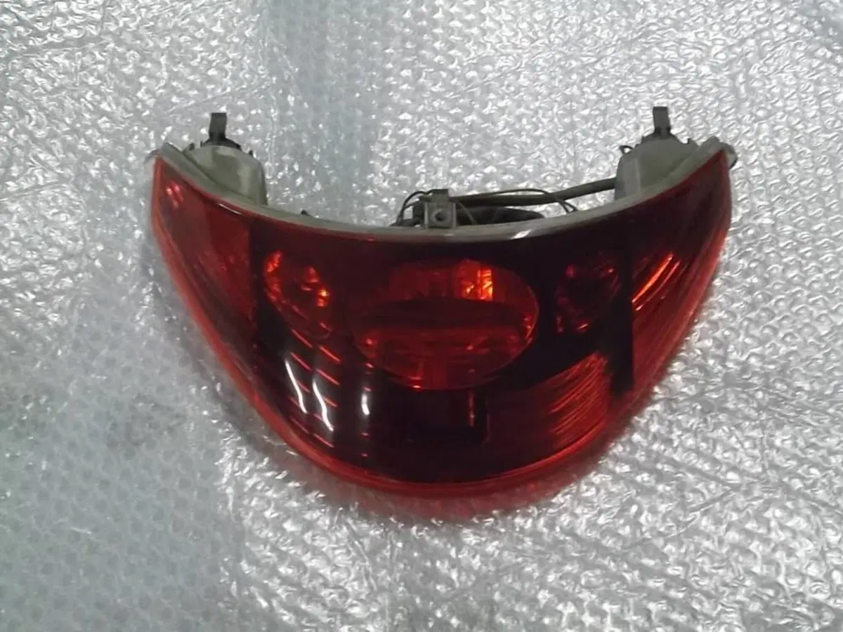 FARO POSTERIORE Piaggio BEVERLY (2)