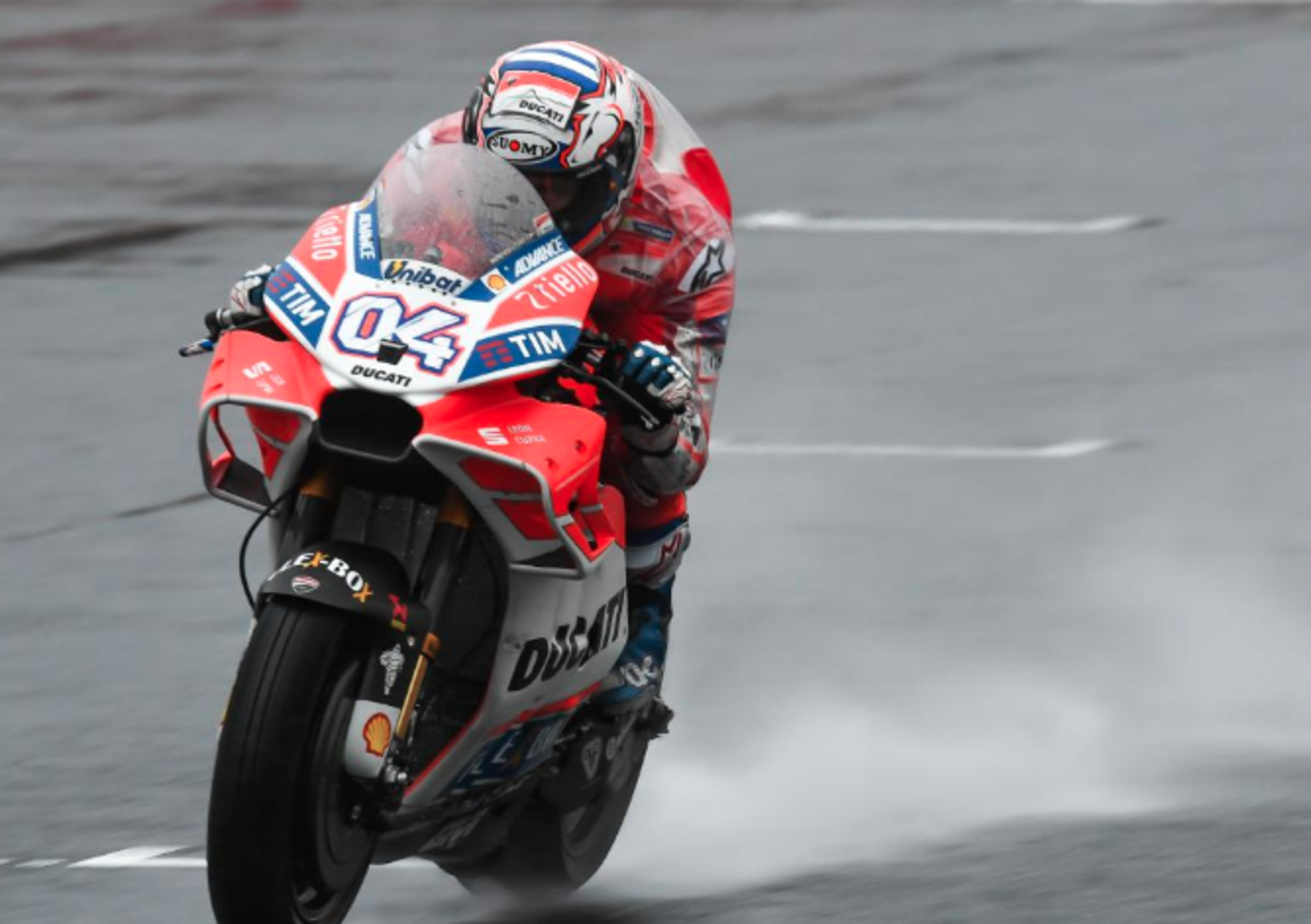 MotoGP 2017. Dovizioso &egrave; il pi&ugrave; veloce nelle libere (bagnate) in Giappone