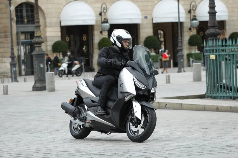 L' X-MAX 125 assorbe bene le sconnessioni