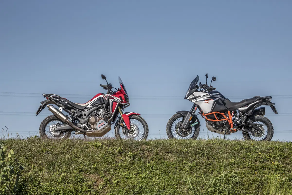 Honda Africa Twin CRF1000 vs KTM 1090 Adventure R (4)