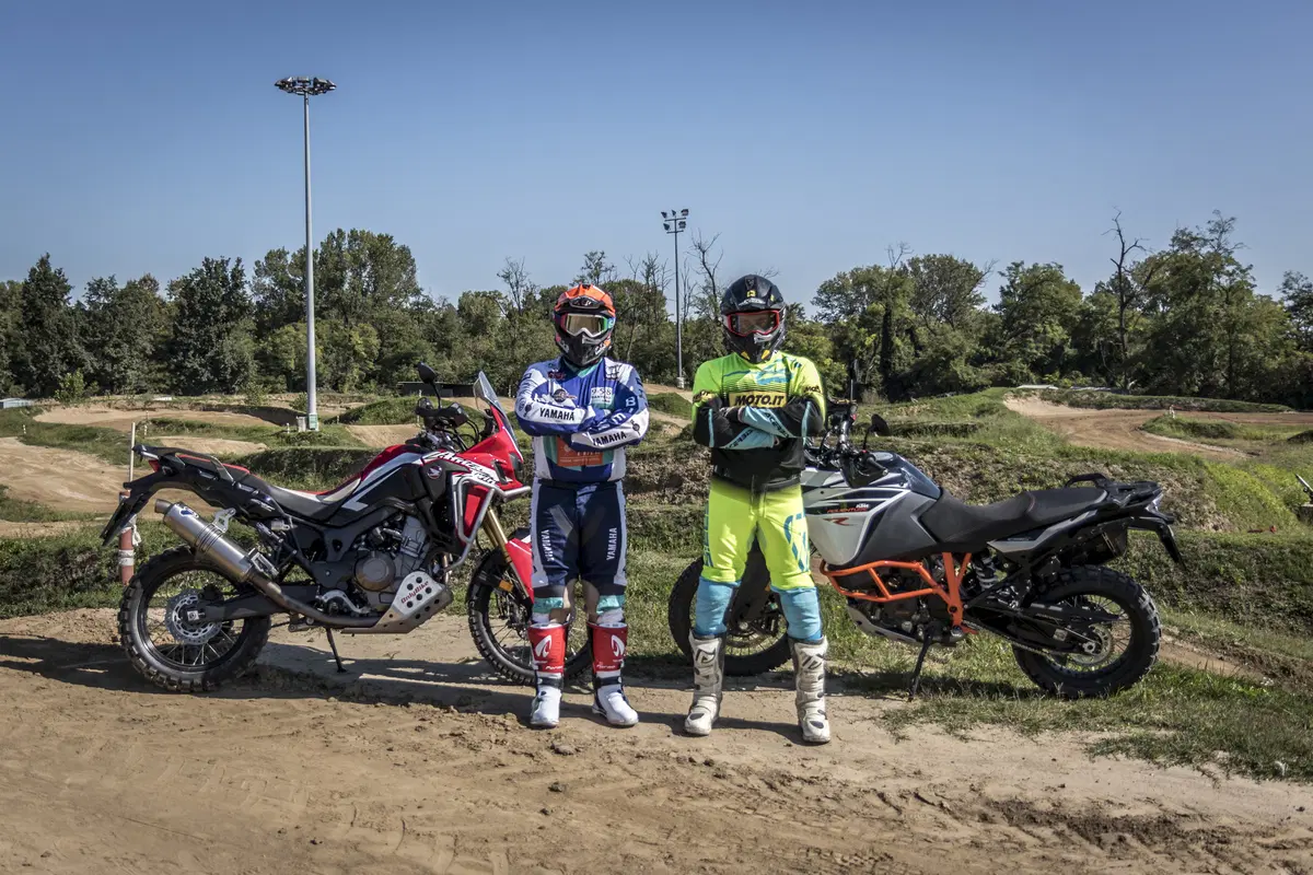 Honda Africa Twin CRF1000 vs KTM 1090 Adventure R (7)