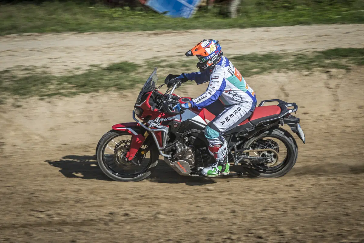 Honda Africa Twin CRF1000 vs KTM 1090 Adventure R (8)