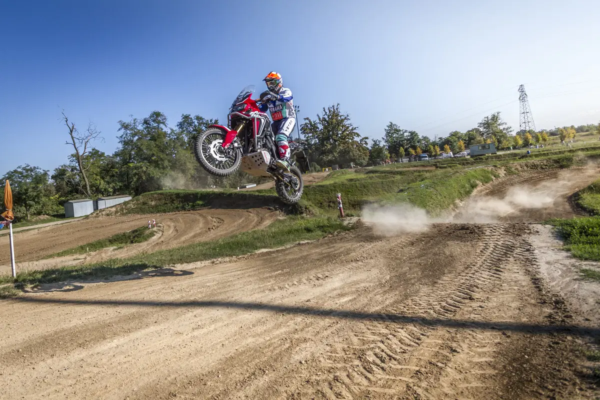 Honda Africa Twin CRF1000 vs KTM 1090 Adventure R (6)