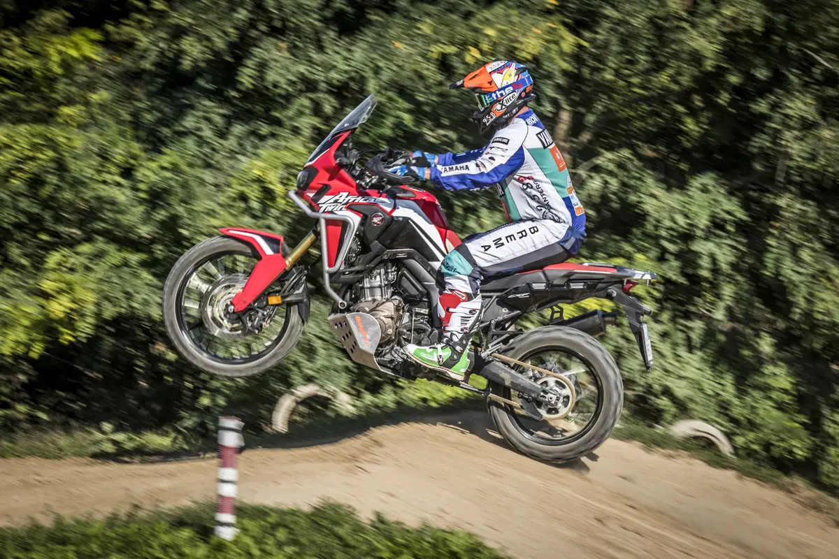 Honda Africa Twin CRF1000 vs KTM 1090 Adventure R (5)