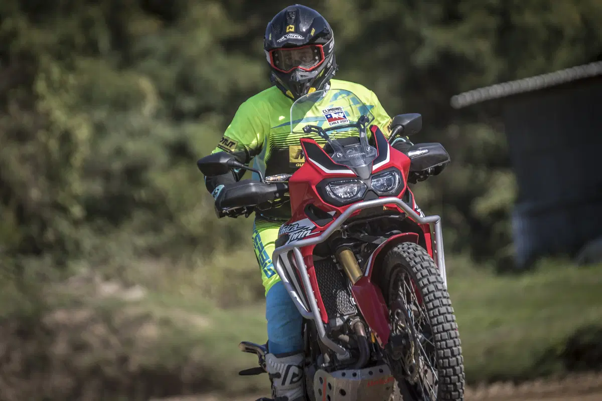 Honda Africa Twin CRF1000 vs KTM 1090 Adventure R (10)
