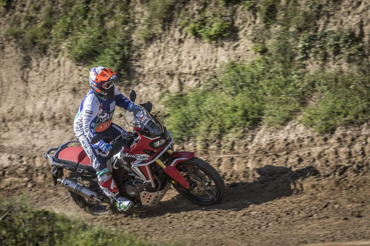 Honda Africa Twin CRF1000 vs KTM 1090 Adventure R (12)