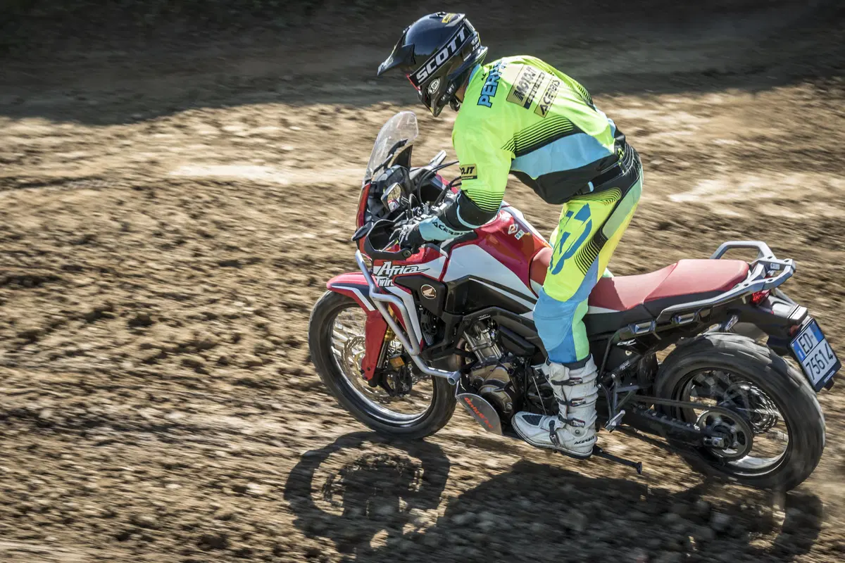 Honda Africa Twin CRF1000 vs KTM 1090 Adventure R (14)