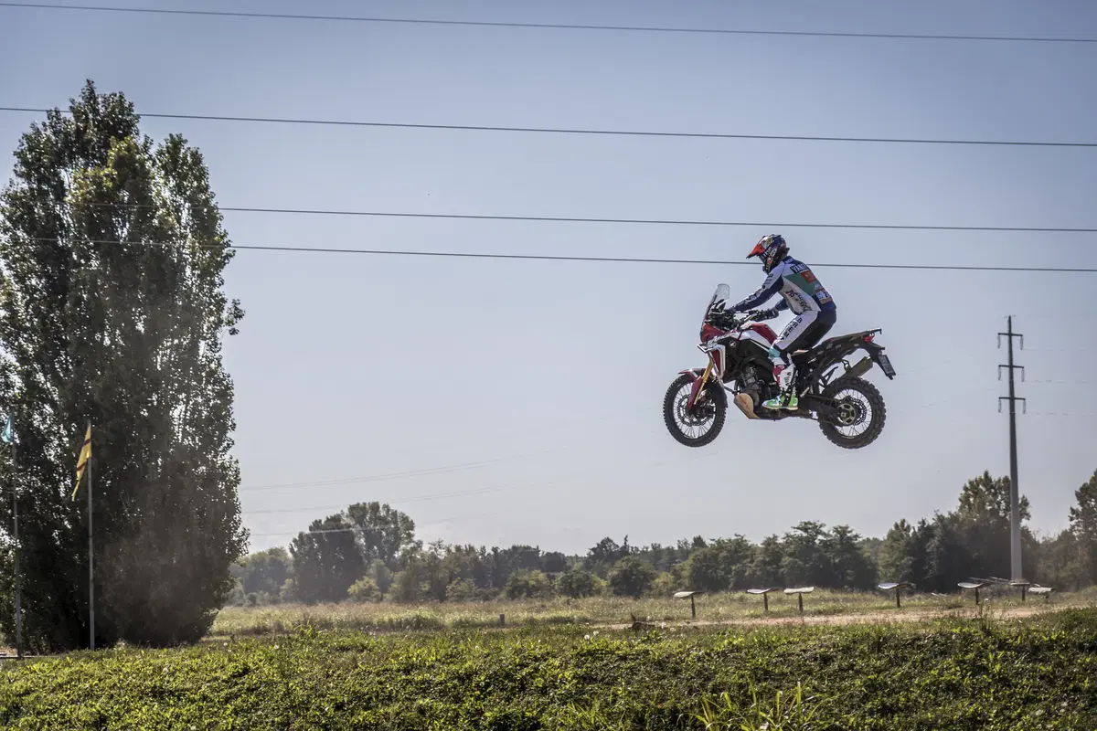 Honda Africa Twin CRF1000 vs KTM 1090 Adventure R (15)