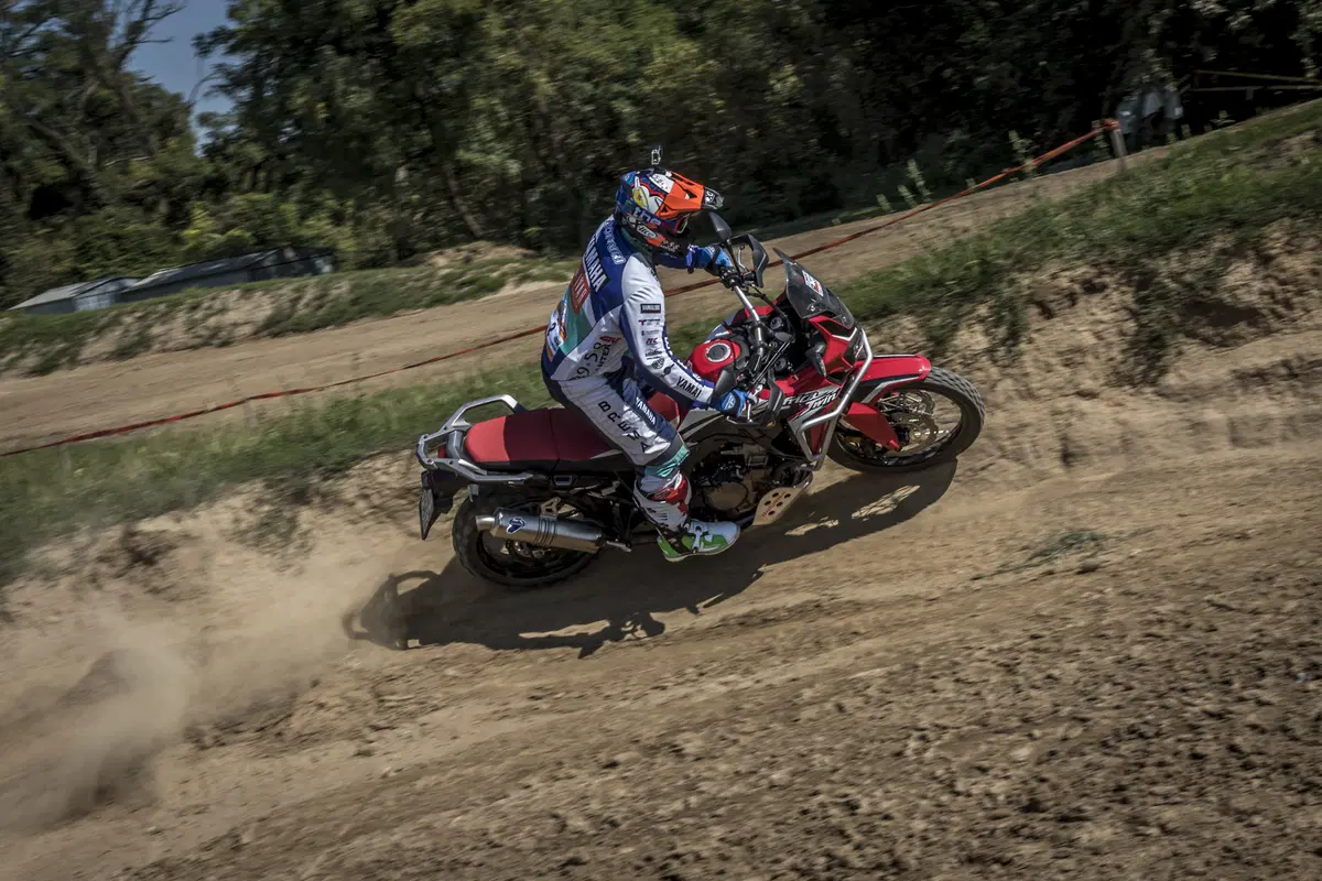Honda Africa Twin CRF1000 vs KTM 1090 Adventure R (17)