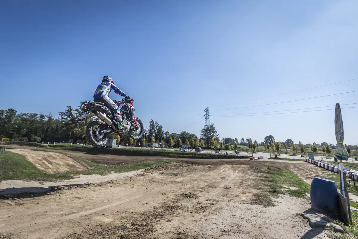 Honda Africa Twin CRF1000 vs KTM 1090 Adventure R (20)