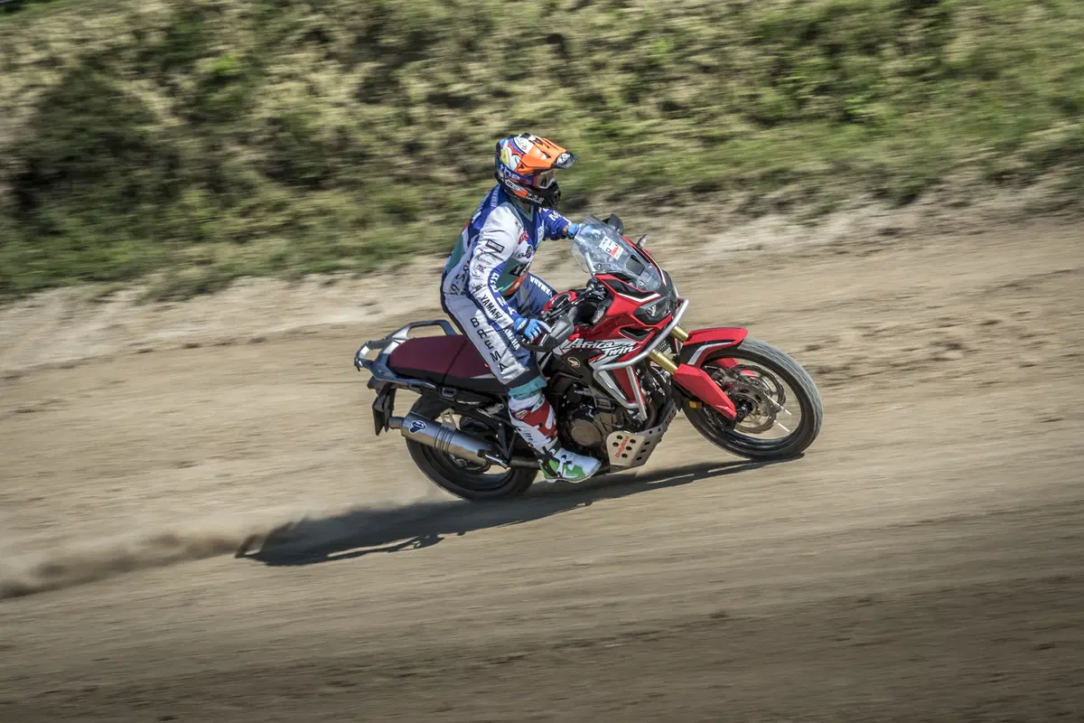 Honda Africa Twin CRF1000 vs KTM 1090 Adventure R (22)