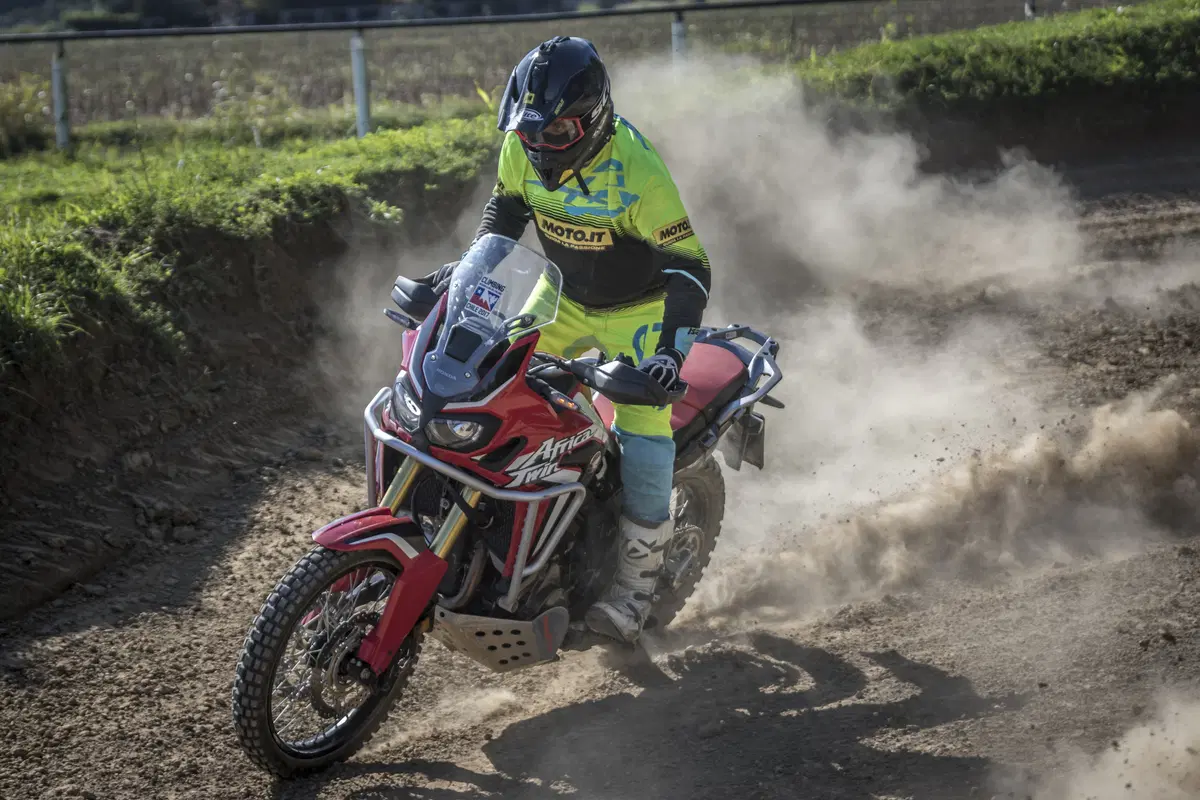 Honda Africa Twin CRF1000 vs KTM 1090 Adventure R (18)
