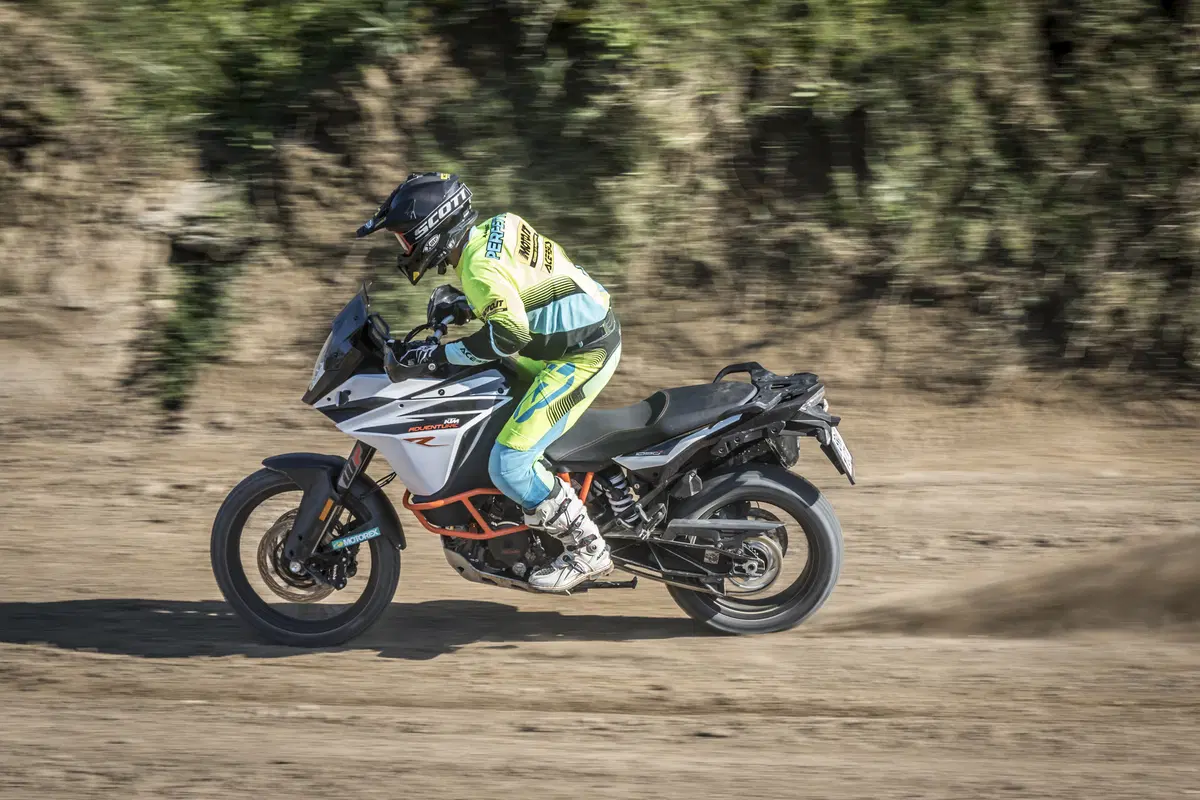 Honda Africa Twin CRF1000 vs KTM 1090 Adventure R (6)