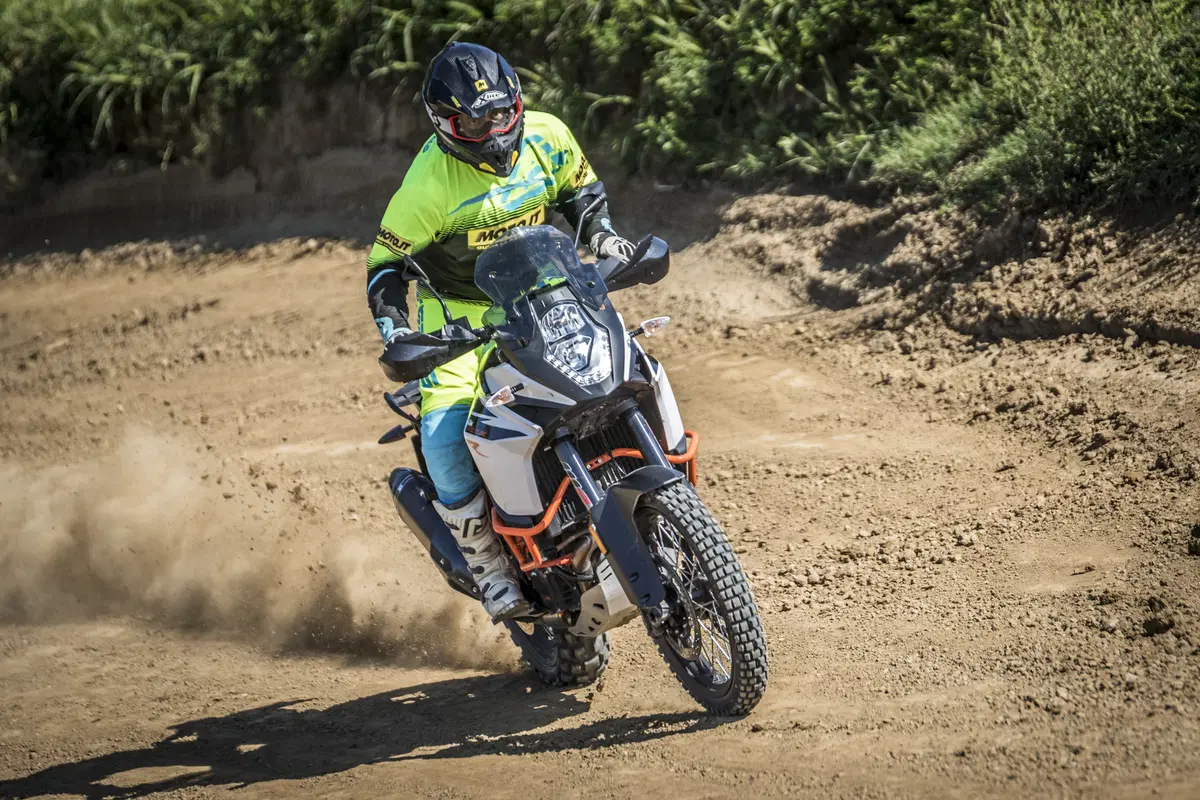 Honda Africa Twin CRF1000 vs KTM 1090 Adventure R (7)