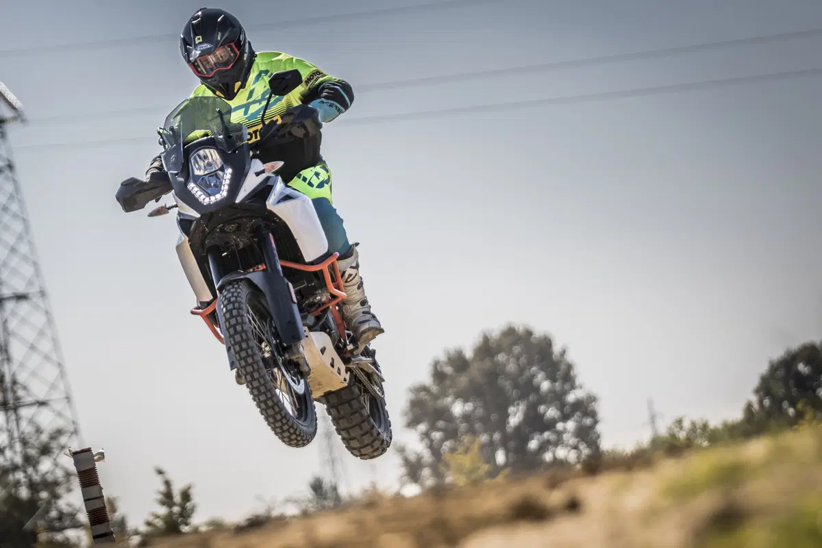 Honda Africa Twin CRF1000 vs KTM 1090 Adventure R (9)