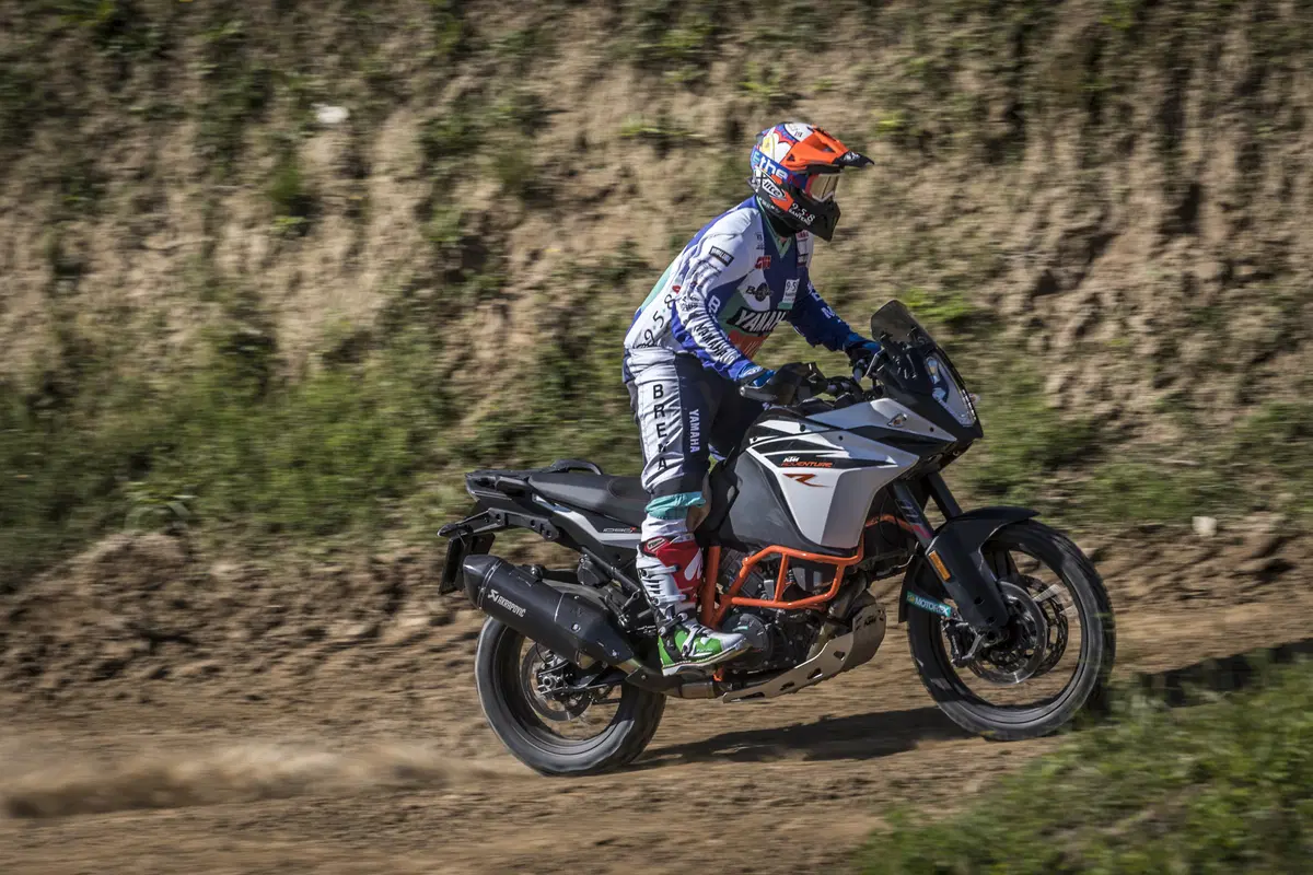 Honda Africa Twin CRF1000 vs KTM 1090 Adventure R (11)