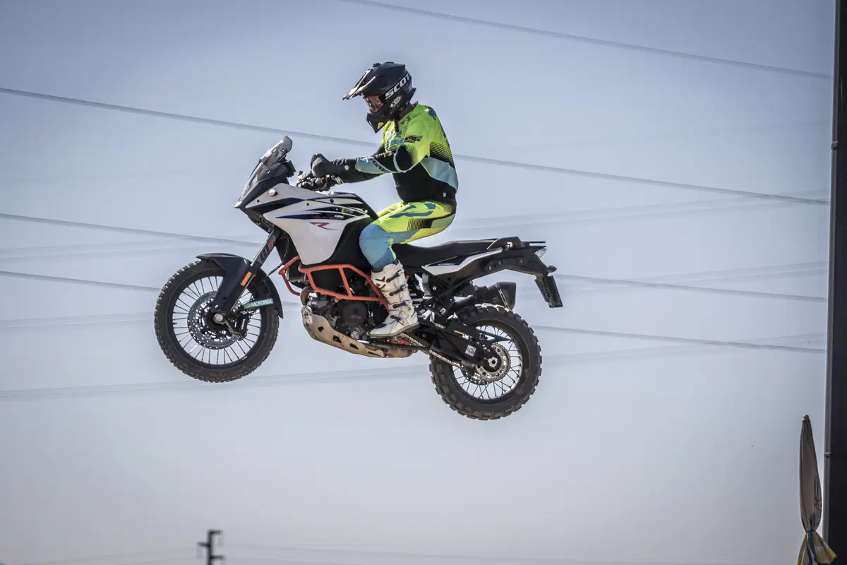 Honda Africa Twin CRF1000 vs KTM 1090 Adventure R (14)