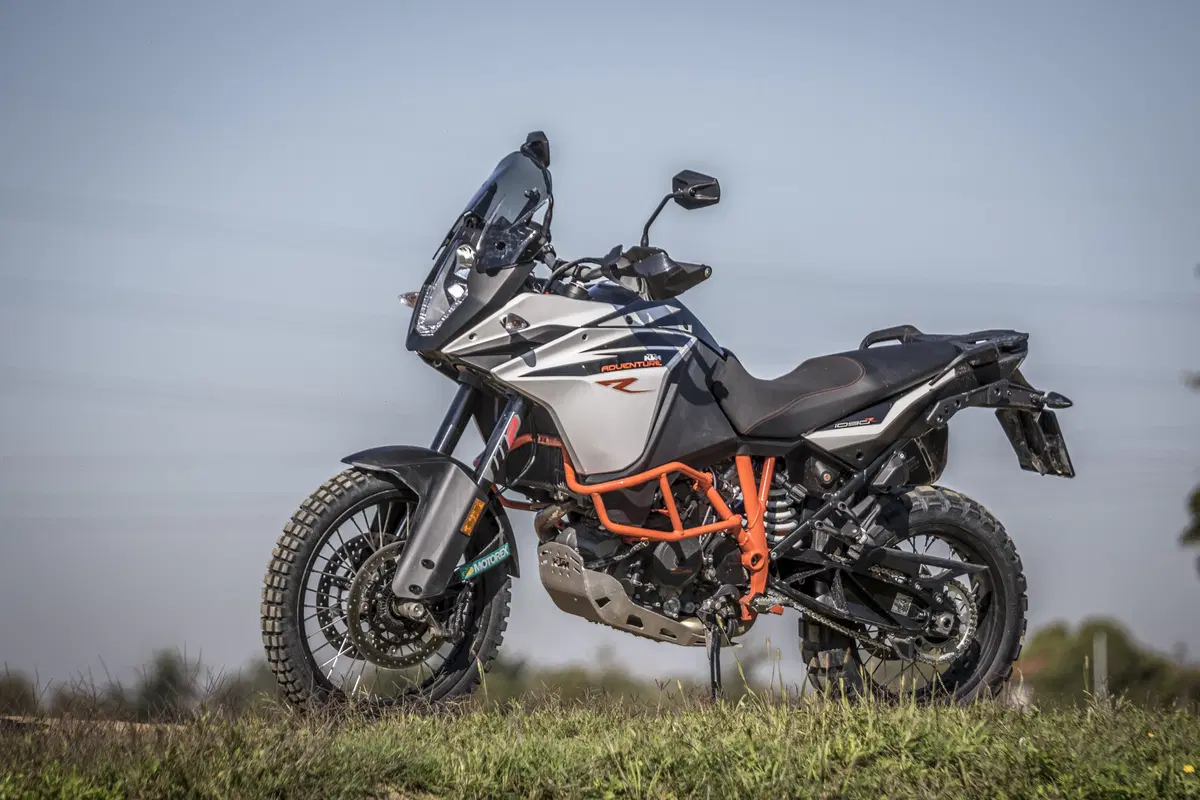 Honda Africa Twin CRF1000 vs KTM 1090 Adventure R (17)