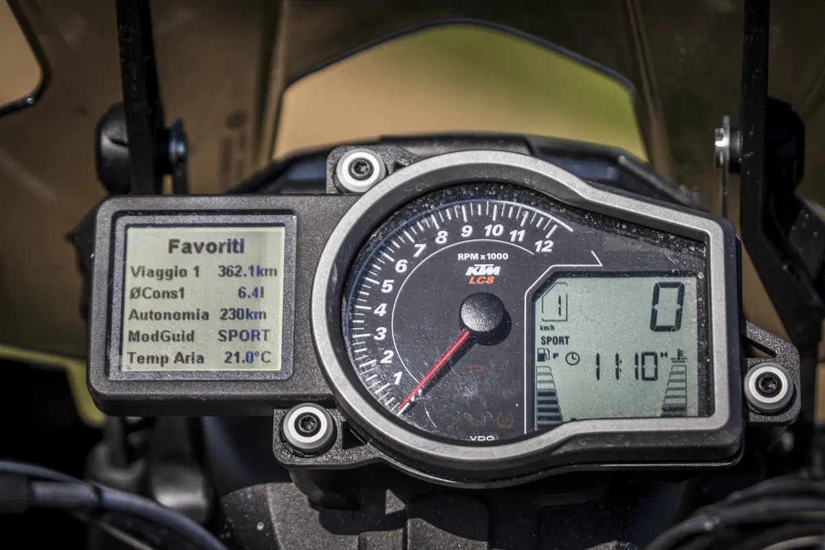 Honda Africa Twin CRF1000 vs KTM 1090 Adventure R (18)