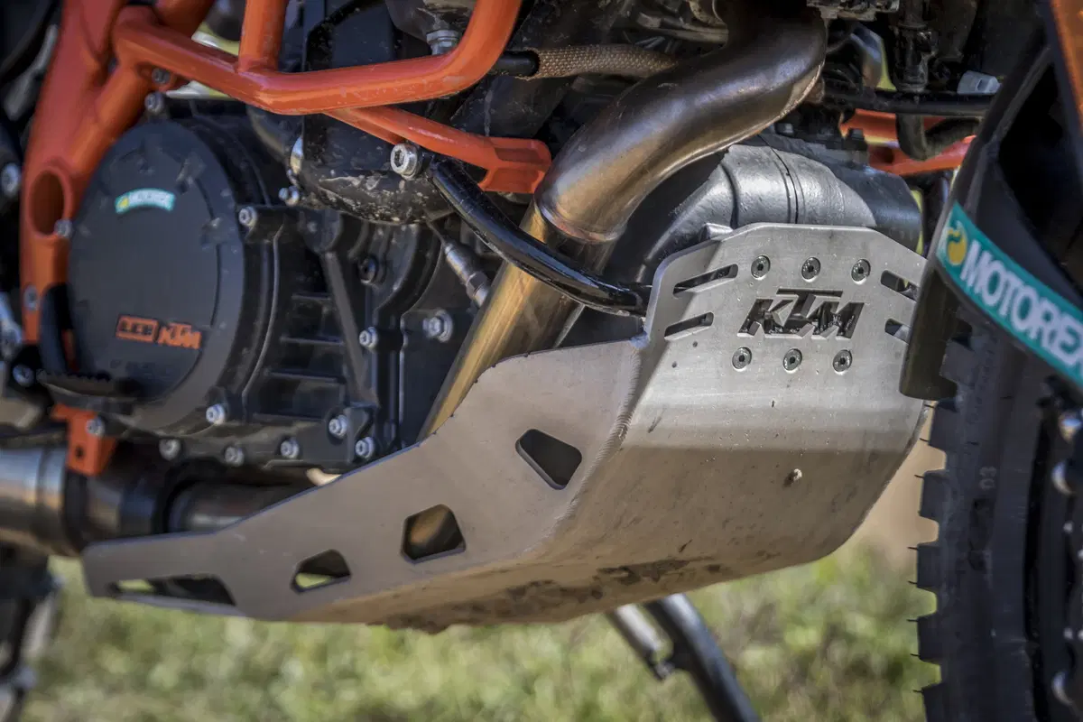 Honda Africa Twin CRF1000 vs KTM 1090 Adventure R (20)