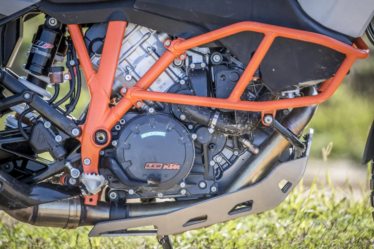 Honda Africa Twin CRF1000 vs KTM 1090 Adventure R (21)