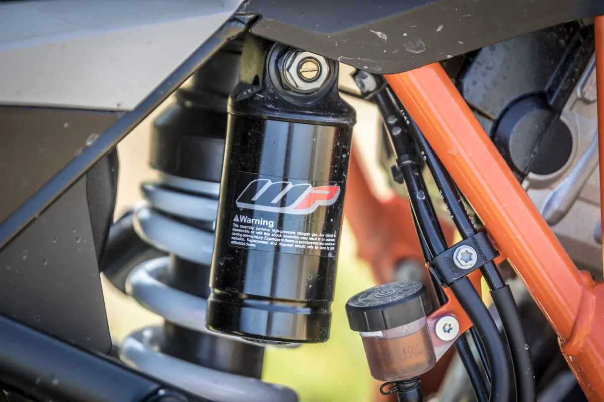 Honda Africa Twin CRF1000 vs KTM 1090 Adventure R (23)