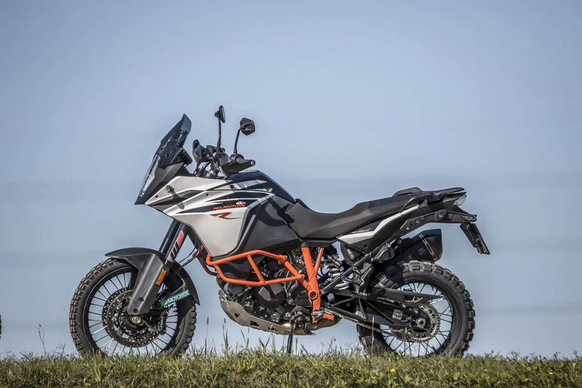 Honda Africa Twin CRF1000 vs KTM 1090 Adventure R (26)