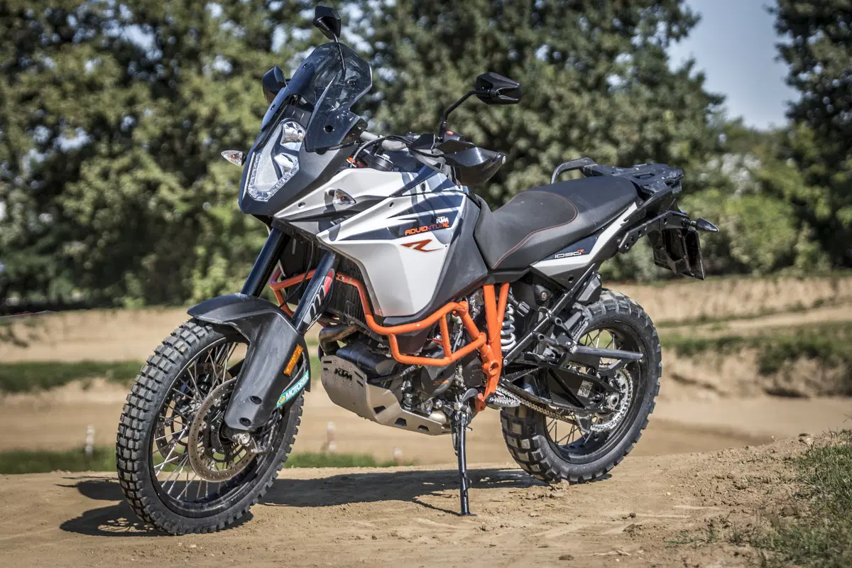 Honda Africa Twin CRF1000 vs KTM 1090 Adventure R (29)