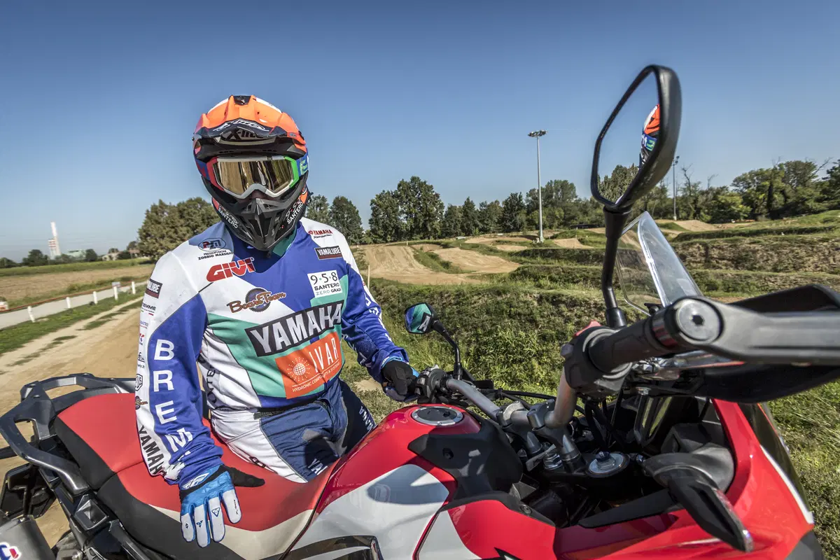 Honda Africa Twin CRF1000 vs KTM 1090 Adventure R (11)