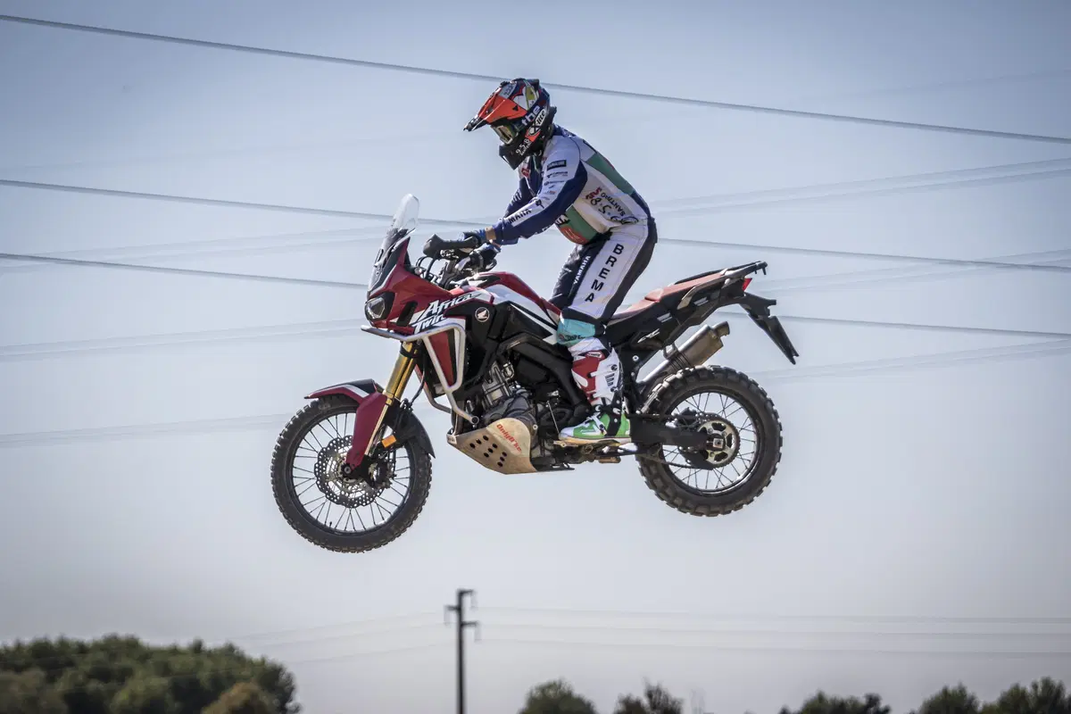 Honda Africa Twin CRF1000 vs KTM 1090 Adventure R (13)