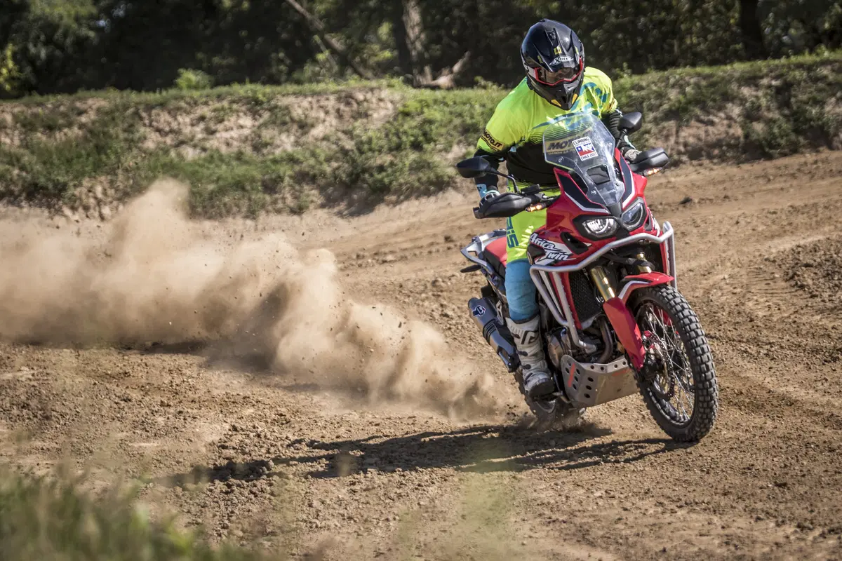 Honda Africa Twin CRF1000 vs KTM 1090 Adventure R (15)