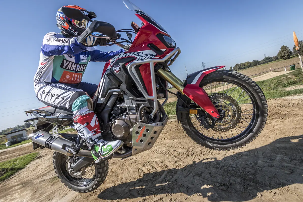 Honda Africa Twin CRF1000 vs KTM 1090 Adventure R (16)
