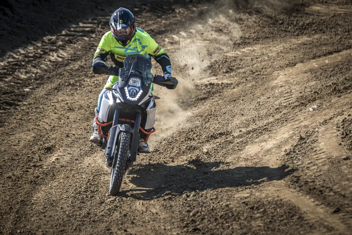 Honda Africa Twin CRF1000 vs KTM 1090 Adventure R (23)